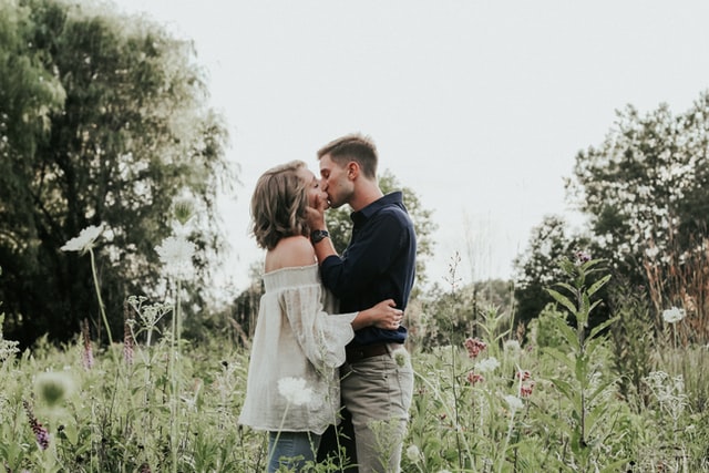 beijar em um relacionamento cristão antes do casamento